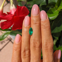 1.08 Ct. Emerald from Colombia Life Style