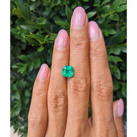 2.22 Ct. Emerald from Colombia Life Style