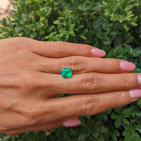 2.22 Ct. Emerald from Colombia Life Style