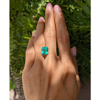 4.22 Ct. Emerald from Colombia Life Style