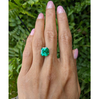 4.47 Ct. Emerald from Colombia Life Style