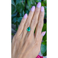 2.62 Ct. Emerald from Zambia Life Style