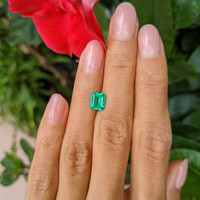 1.07 Ct. Emerald from Colombia Life Style