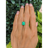 2.23 Ct. Emerald from Colombia Life Style