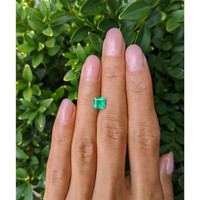 1.05 Ct. Emerald from Colombia Life Style