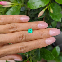 1.05 Ct. Emerald from Colombia Life Style