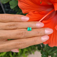 1.01 Ct. Emerald from Colombia Life Style