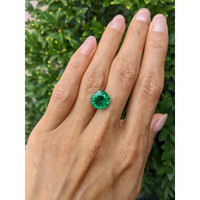 4.73 Ct. Emerald from Colombia Life Style