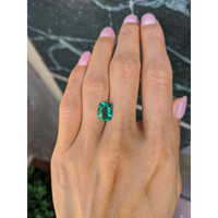 2.11 Ct. Emerald from Colombia Life Style
