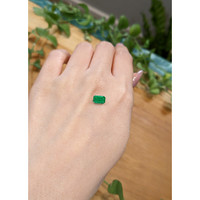 0.92 Ct. Emerald from Afghanistan Life Style