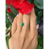 1.25 Ct. Emerald from Colombia Life Style