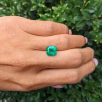 3.16 Ct. Emerald from Colombia Life Style