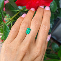1.59 Ct. Emerald from Colombia Life Style
