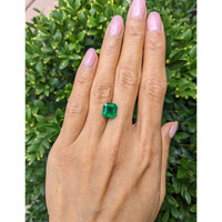 2.95 Ct. Emerald from Colombia Life Style