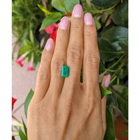 3.30 Ct. Emerald from Colombia Life Style