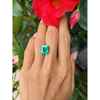 5.20 Ct. Emerald from Colombia Life Style