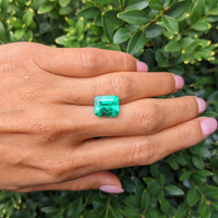 5.20 Ct. Emerald from Colombia Life Style