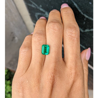3.21 Ct. Emerald from Colombia Life Style