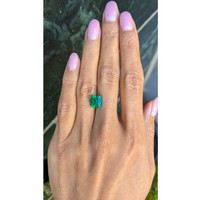 2.22 Ct. Emerald from Colombia Life Style