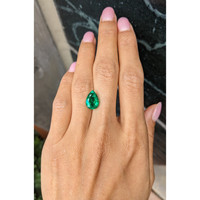 3.21 Ct. Emerald from Colombia Life Style