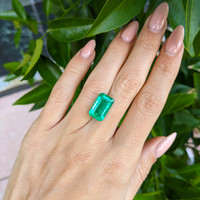 7.63 Ct. Emerald from Colombia Life Style