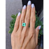 2.70 Ct. Emerald from Colombia Life Style