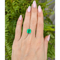2.77 Ct. Emerald from Colombia Life Style