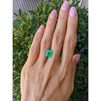 2.27 Ct. Emerald from Colombia Life Style