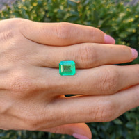 2.27 Ct. Emerald from Colombia Life Style