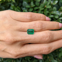 2.35 Ct. Emerald from Zambia Life Style