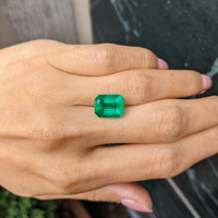 5.30 Ct. Emerald from Colombia Life Style