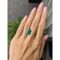 5.30 Ct. Emerald from Colombia Life Style