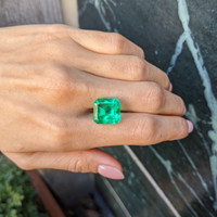 11.47 Ct. Emerald from Colombia Life Style