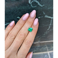 1.67 Ct. Emerald from Colombia Life Style