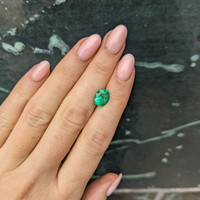 2.22 Ct. Emerald from Colombia Life Style