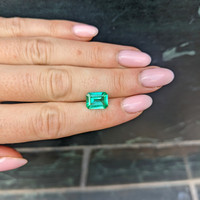 2.20 Ct. Emerald from Colombia Life Style