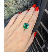 5.95 Ct. Emerald from Colombia Life Style