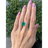4.26 Ct. Cabochon Emerald from Colombia Life Style