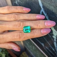 6.19 Ct. Cabochon Emerald from Colombia Life Style