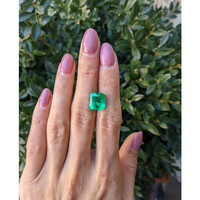 6.19 Ct. Cabochon Emerald from Colombia Life Style