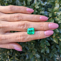 6.19 Ct. Cabochon Emerald from Colombia Life Style