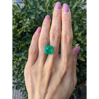 6.78 Ct. Cabochon Emerald from Colombia Life Style