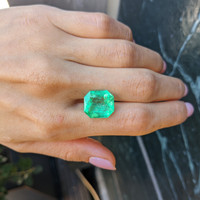 10.29 Ct. Emerald from Colombia Life Style