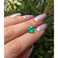 1.85 Ct. Emerald from Colombia Life Style