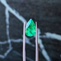 2.23 Ct. Emerald from Colombia Life Style