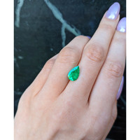 2.23 Ct. Emerald from Colombia Life Style