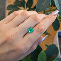 2.27 Ct. Emerald from Colombia Life Style
