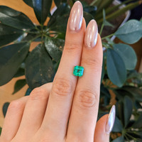 2.27 Ct. Emerald from Colombia Life Style