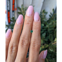 0.10 Ct. Emerald from Afghanistan Life Style