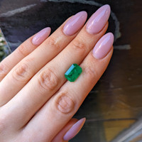 4.62 Ct. Emerald from Afghanistan Life Style